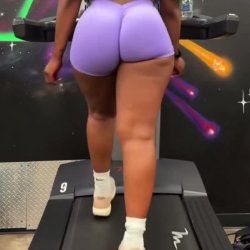 FATTY ASS GYM IN HOT SEXY PANTS